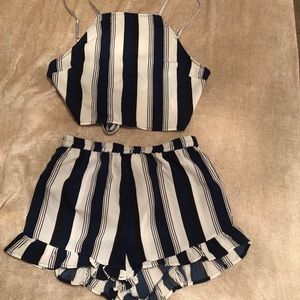 Feathers 2 piece short set